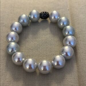 Elegant Silver Pearl stretch Bracelet